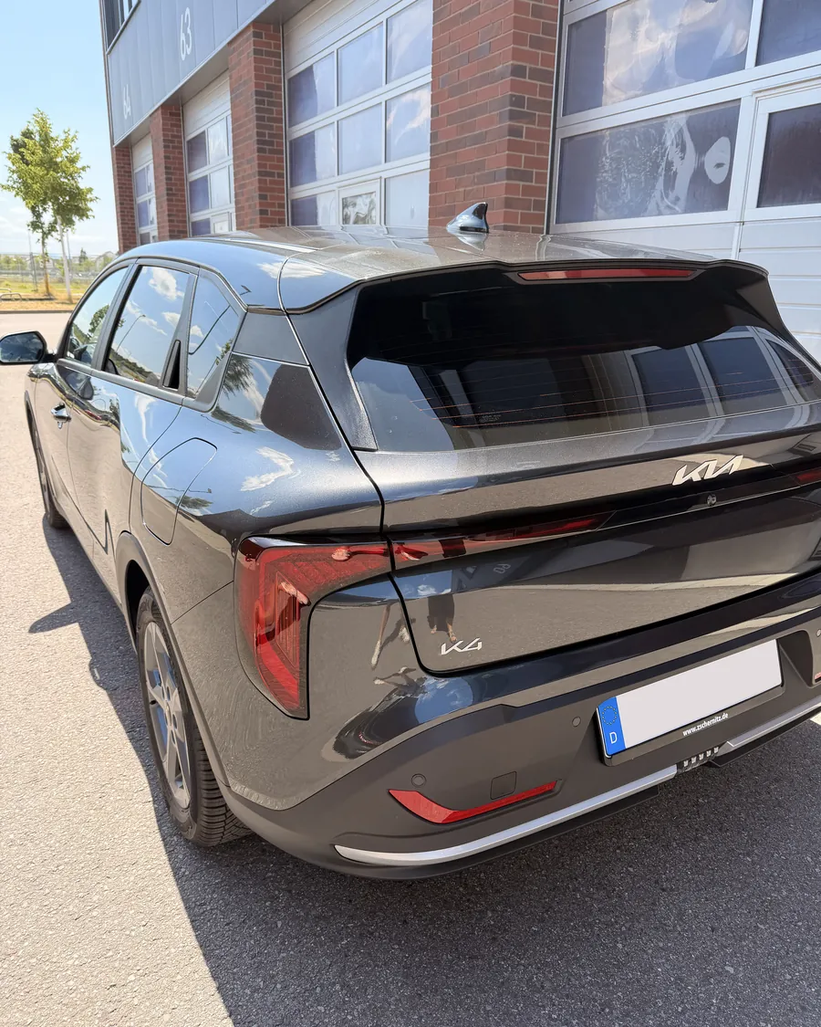 Kia K4 Scheibentönung mit LLumar IRX 95 Prozent – Heckansicht in Karlsruhe